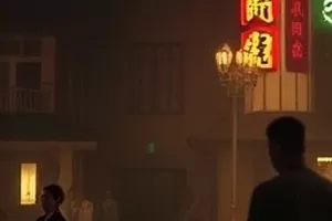 纪录片《凌晨四点的面包房》剧照，刚出炉的面包托盘